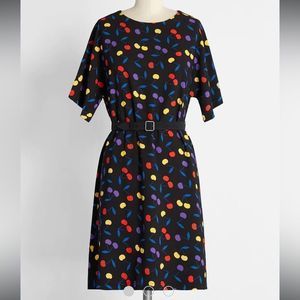Modcloth Just a Little Something Belted Shift Dress in Black Cherry Print Size L